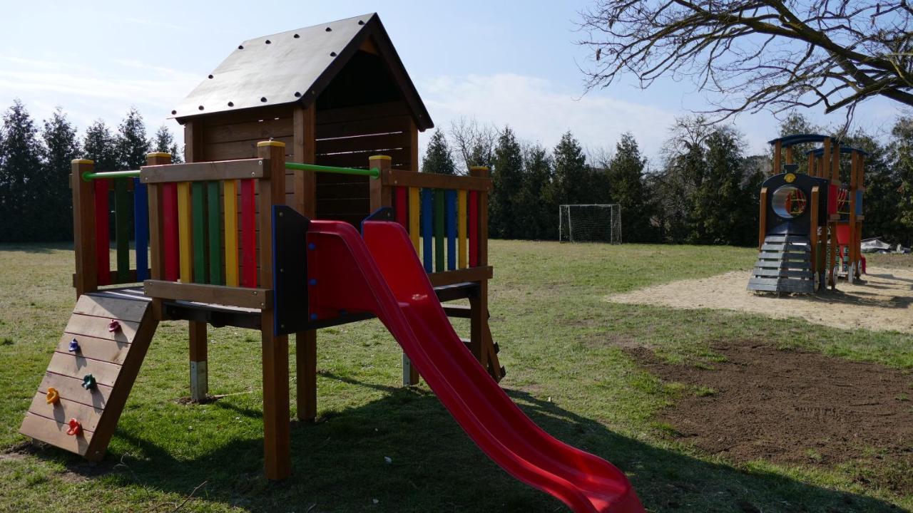 Familia Camping Balaton 호텔 벌러토뇌쇠드 외부 사진